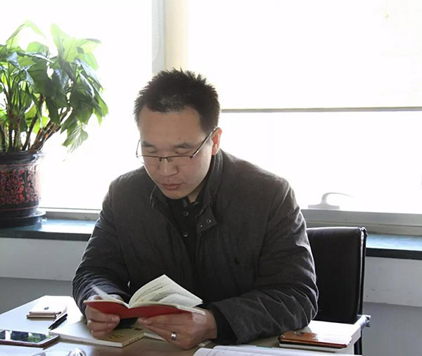 ZOBO草莓视频操逼党支部召开专题理论学习活动
