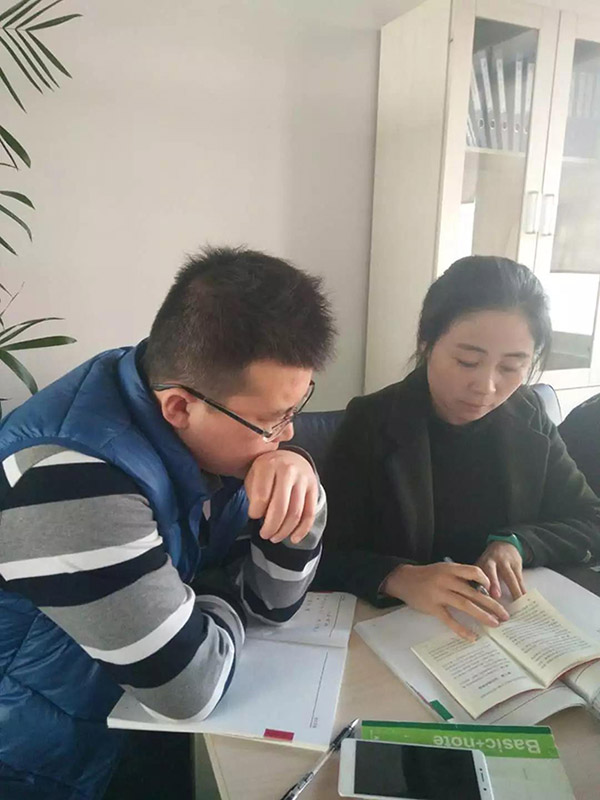 ZOBO草莓视频操逼党支部召开专题理论学习活动
