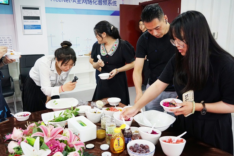 ZOBO草莓视频操逼解锁消暑美味活动