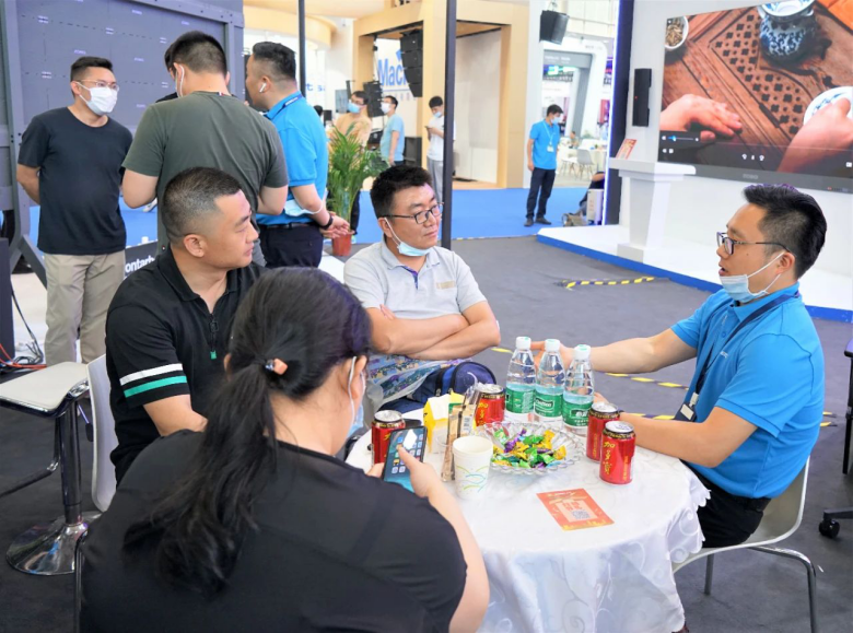 第三天火热依旧、精彩回顾丨ZOBO草莓视频操逼在广州展会，欢迎您的到来299